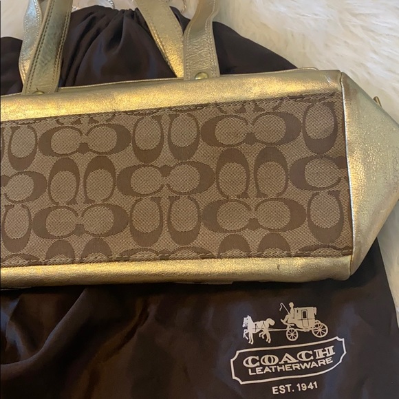 Coach purse comes with dust bag - Picture 4 of 4